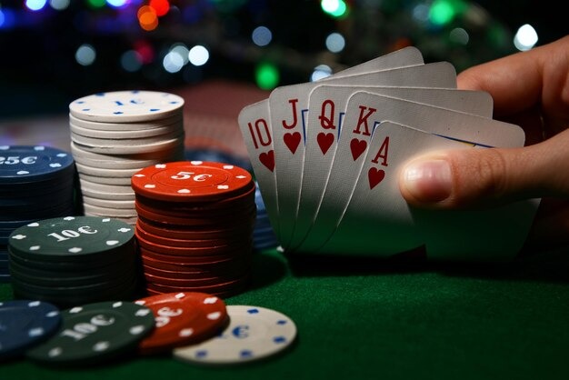 Live Domino QQ dealer table with tile display and player interface on login wwtoto2